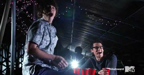 Recensione | Awkward 5×12 “Holding on and letting go” Recensione | Awkward 5×12 “Holding on and letting go”