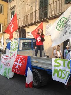 PISA. La protesta della consigliera Ceccardi (LN) contro il sindaco Filippeschi per la moschea e il minareto in piazza Miracoli. PISA. La protesta della consigliera Ceccardi (LN) contro il sindaco Filippeschi per la moschea e il minareto in piazza Miracoli.