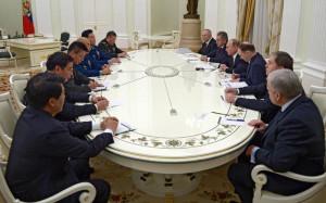 L’Unione Europea dà aiuto militare alla Francia. Putin: “Uniti come contro Hitler” (© Copyright ANSA/AP)