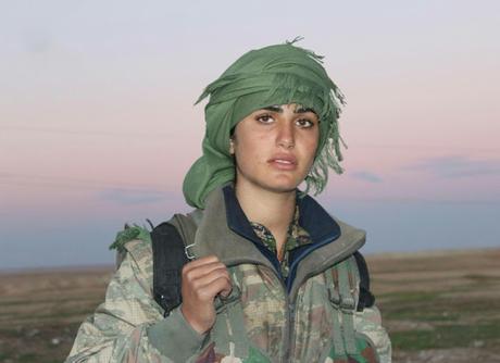 Non è occidentale, l’argine più forte all’avanzata dell’isis è composto da Donne curde e musulmane.