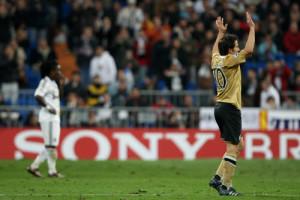 #GliAgentiRaccontano: Real Madrid – Juventus 0-2: Tutti in piedi per Alex! ©Jonathan Moscrop - LaPresse 05 11 2008 Madrid ( Spagna ) Sport Calcio Real Madrid CF v Juventus Football Club - 2008 2009 UEFA Champions League matchday 4 - Stadio Santiago Bernabeu Nella foto: Alessandro Del Piero saluta il Bernabeu ©Jonathan Moscrop - LaPresse 05 11 2008 Madrid ( Spain ) Sport Soccer Real Madrid CF versus Juventus - 2008 2009 UEFA Champions League matchday 4 - Santiago Bernabeu Stadium In the photo: Alessandro Del Piero salutes the public at the Bernabeu as he is substituted