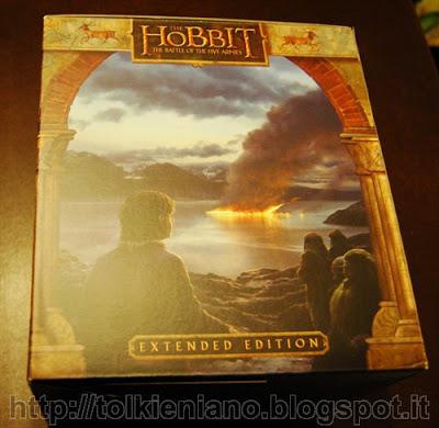 Lo Hobbit: La Battaglia delle Cinque Armate Extended edition con la statua di Gandalf che consola Bilbo