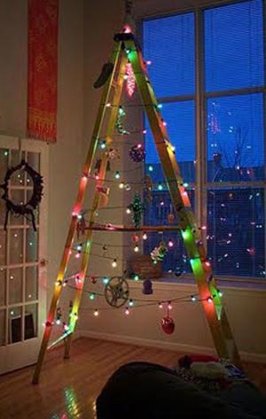 UN NATALE ….ORIGINALE …. albero-natale-scale