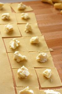 Tortelli senza glutine con patate e ricotta e ragù bianco di maiale e nocciole