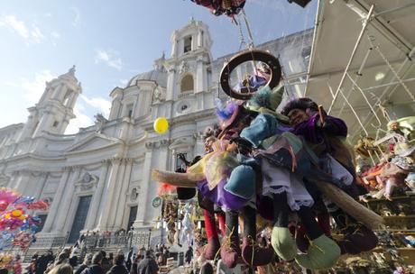 Incubo Befana a Piazza Navona. Marino non c'è più e tutto torna come prima. Concessioni assegnate ai soliti