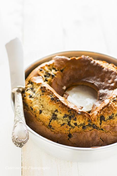 Ciambella con farina di farro e gocce di cioccolato ricetta senza burro