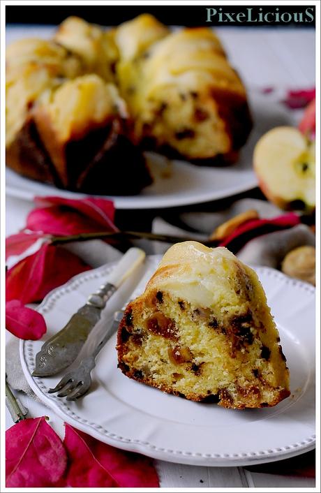 Ciambellone allo Yogurt con Mele, Fichi Secchi e Cioccolato Fondente