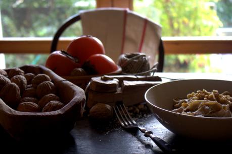 Le tagliatelle con farina integrale, cachi e noci.