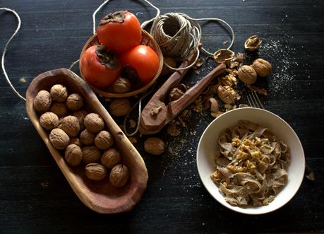 Le tagliatelle con farina integrale, cachi e noci.