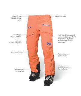 La collezione ULLR di Helly Hansen riflette la passione per lo sci e il design. E con Ski Free scii sci gratis per un giorno a Chamonix