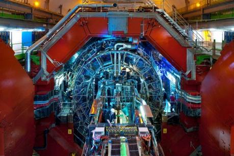 Viaggio agli albori del Big Bang L'interno dell'esperimento ALICE di LHC. Crediti: A Saba/CERN