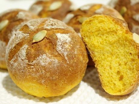 Panini al latte con zucca cruda Panini al latte con zucca cruda