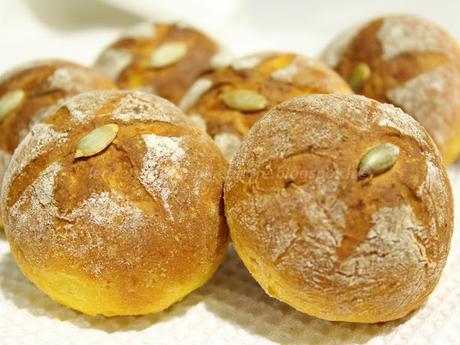 Panini al latte con zucca cruda Panini al latte con zucca cruda