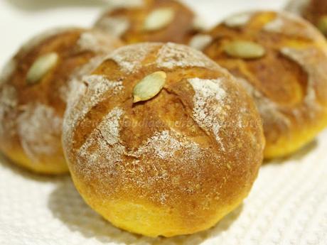 Panini al latte con zucca cruda Panini al latte con zucca cruda