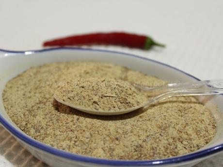 Brodo granulare vegetale con bucce di patate e carote al peperoncino Brodo granulare vegetale con bucce di patate e carote al peperoncino