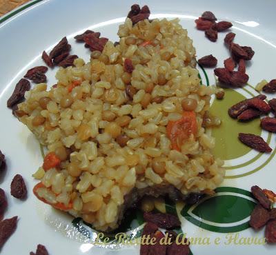 Riso integrale con lenticchie e bacche di goji