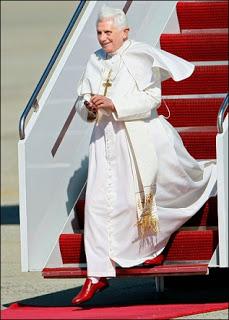 Fashion Vaticano: l'estetica del vestire tra mondanità e spiritualità - Eccelsa Vanità... Fashion Vaticano: l'estetica del vestire tra mondanità e spiritualità - Eccelsa Vanità...