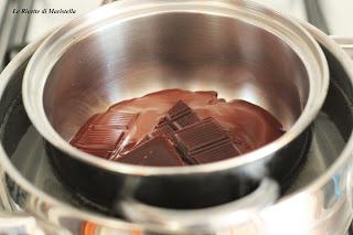 Torta al pan di spagna con cioccolato e panna