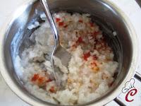 Budini di riso alla cannella con fonduta di caprino e spinaci: sapori classici in un'unione insolita