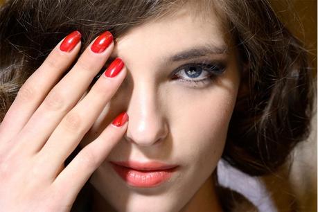 Christmas Nail Art: oro e rosso in punta di dita nail art