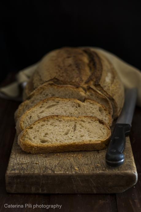Pane a lievitazione naturale con semola di grano duro e cottura su pietra refrattaria