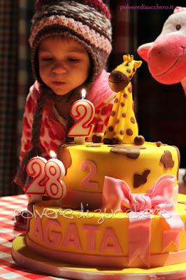 torta decorata pasta di zucchero cake design giraffa compleanno bimba 2 anni polvere di zucchero