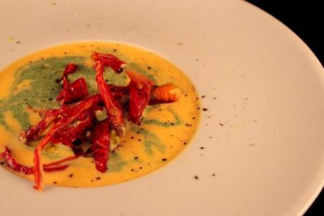 Vellutata di zucca con pomodori secchi e spinaci Vellutata di zucca con pomodori secchi e spinaci