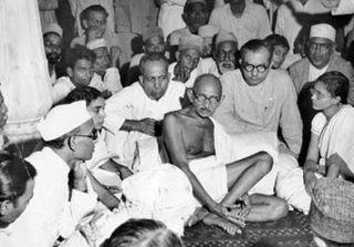 Gandhi Gay, Libro Shock che Fa Tremare l'India