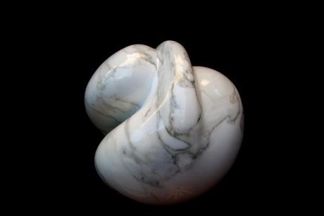 Emanuele Rubini dedica al mondo LA SFERA nuova opera in marmo Carrara statuario