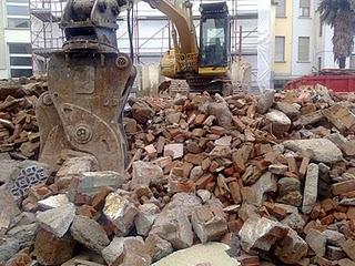 CASE CHE MUOIONO vs CASE CHE NASCONO CASE CHE MUOIONO vs CASE CHE NASCONO