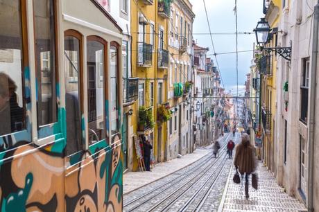 Copia di Lisbona veduta da Bairro Alto tramway street