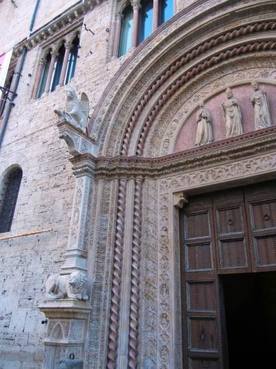 palazzoPriori_Perugia_viaggiandovaldi