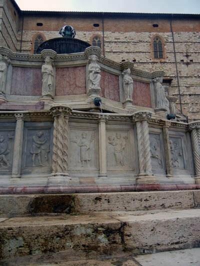 Perugia_FontanaMaggiore_viaggiandovaldi