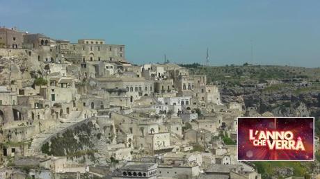31/12/2015 – 21:05 RAI1: L’ANNO CHE VERRA’-Capodanno in diretta dai Sassi di Matera in compagnia di: Francesco Renga, Paul Young, Malika Ayane, Marco Masini, Noemi, gli Urban Strangers… matera