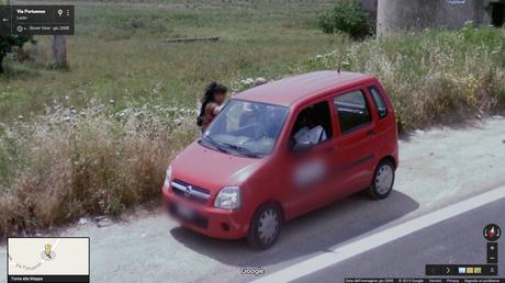 30 foto di riprovevole prostituzione alla luce del sole riprese dalla Google Car e visibili su Street View 30 foto di riprovevole prostituzione alla luce del sole riprese dalla Google Car e visibili su Street View