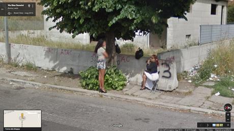 30 foto di riprovevole prostituzione alla luce del sole riprese dalla Google Car e visibili su Street View 30 foto di riprovevole prostituzione alla luce del sole riprese dalla Google Car e visibili su Street View