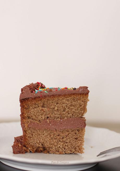 torta pan di zenzero con glassa al cioccolato frosting