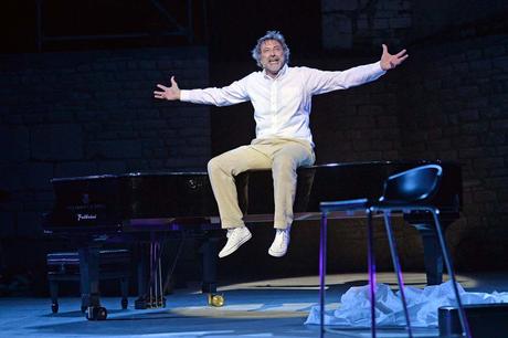 Luca Barbareschi e il suo mosaico di episodi e di energia lungo quarant'anni al Teatro Eliseo
