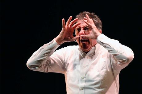 Luca Barbareschi e il suo mosaico di episodi e di energia lungo quarant'anni al Teatro Eliseo