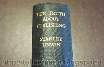 Un libro scritto e firmato da Stanley Unwin, l'editore di Tolkien