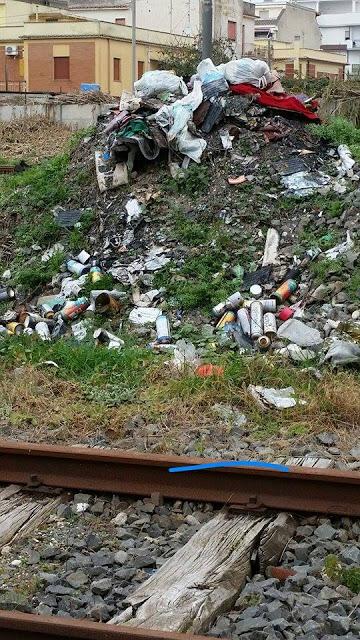 Stazione di Nettuno. Il luna park dei vandali che devastano i treni e umiliano i pendolari
