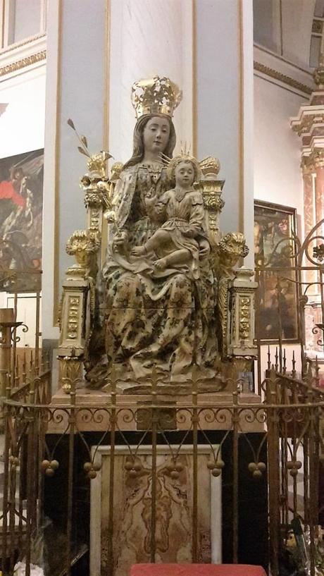 statua vergine cattedrale valencia