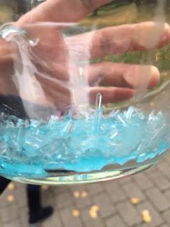 ...e noi adesso creiamo cristalli di ghiaccio come Elsa!!!