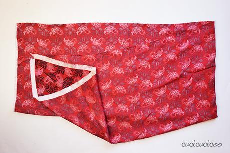 Come cucire una sciarpa ad anello in uno o due colori. Un’idea regalo semplice e veloce da personalizzare con diversi tessuti! www.cucicucicoo.com