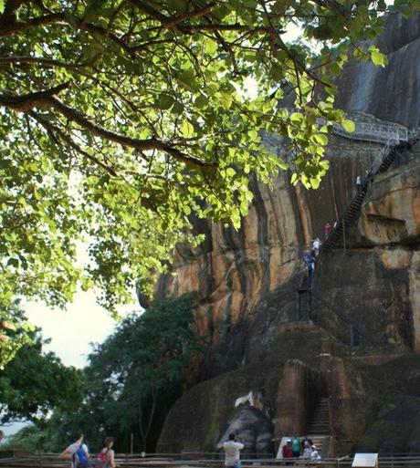 Le rovine del palazzo reale di Sigiriya, il buddha di Avukana e il lago di Kala Wewa. Viaggio in Sri Lanka