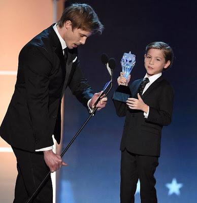 Critics' Choice Awards: Bradley James adorabile con l'enfant terrible