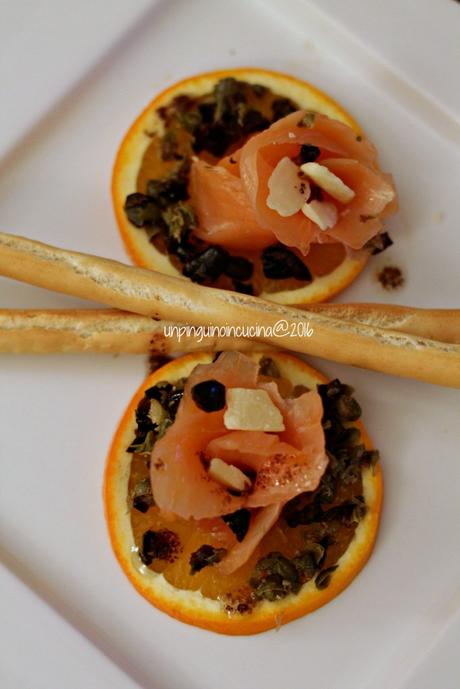 salmone-marinato-con-arance-olive-e-capperi