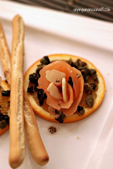 salmone-marinato-con-arance-olive-e-capperi