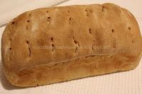 Pane in cassetta con semi di girasole e lievito madre