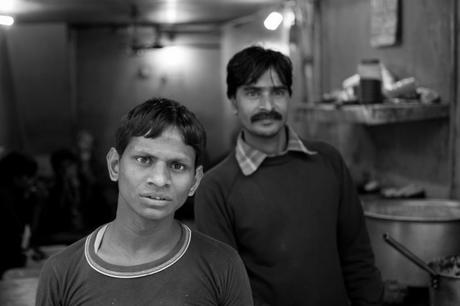 Ritratto dei proprietari di un negozio che mi hanno invitato a fare loro un ritratto a Farash Khana.